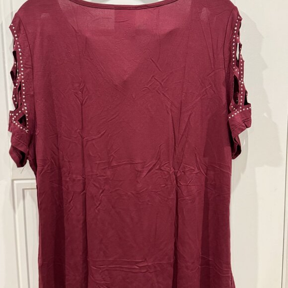 BNWOT 2xl Vocal Burgundy Laser Cut Diamond V-Neck Short Sleeve Top - Picture 7 of 7